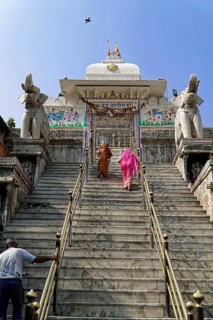 Entrance to Jagdish Temple, Udaipur, People climbing the steps to a temple flanked by statues under