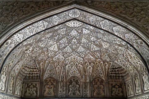 Red Fort, Agra, Uttar Pradesh, India, Detailed vaulted ceiling with ornate patterns and decorations