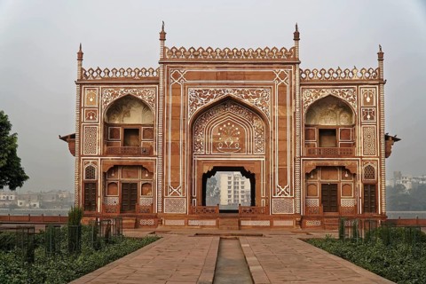 Tomb of Akbar the Great, Sikandra, Agra, Uttar Pradesh, North India, India, Asia, Symmetrical