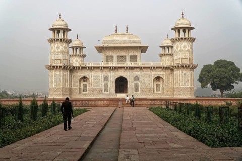 Tomb of Akbar the Great, Sikandra, Agra, Uttar Pradesh, North India, India, Asia, Historic building