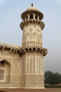 Tomb of Akbar the Great, Sikandra, Agra, Uttar Pradesh, North India, India, Asia, Decorated tower