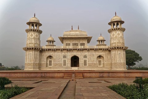 Tomb of Akbar the Great, Sikandra, Agra, Uttar Pradesh, North India, India, Asia, Elegant white