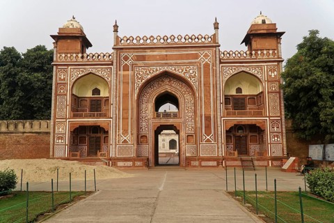 Tomb of Akbar the Great, Sikandra, Agra, Uttar Pradesh, North India, India, Asia, Historic red