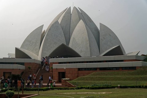 Agra, Jodhpur, Rajasthan, North India, Asia, Visitors in front of the architecturally unique Lotus
