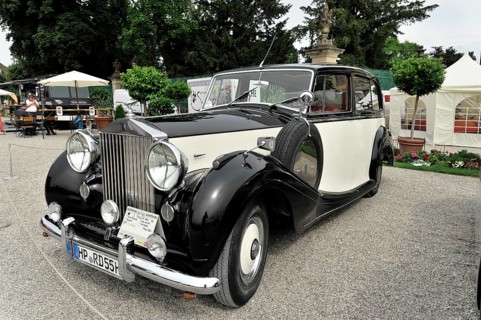 Rolls Royce Silver Wraith, built in 1950, classic car, black and white Rolls-Royce classic car with