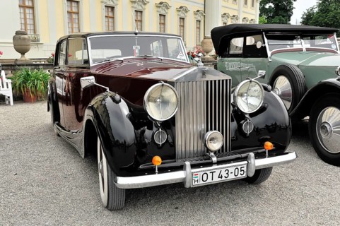 Rolls-Royce Silver Warith Muliner, built in 1947, classic car, black and red vintage car with