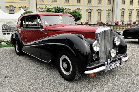 Red and black Bentley classic car with striking lines and classic style, Retro Classics meets