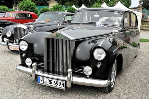Black Rolls-Royce classic car with striking radiator grille and round headlights, Retro Classics