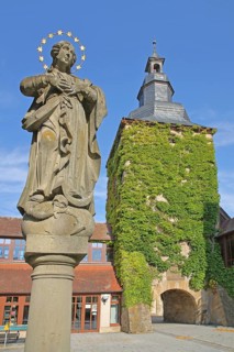 Late Gothic gate tower and Madonna figure, market square, Saal an der Saale, Lower Franconia,