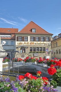 Historic Hotel and Restaurant Schlundhaus, obelisk fountain, market fountain, flower decoration,