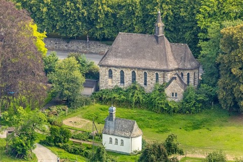 Aerial view, residential area Casparistraße, small chapel and church St. Joseph Kapelle Uentrop,
