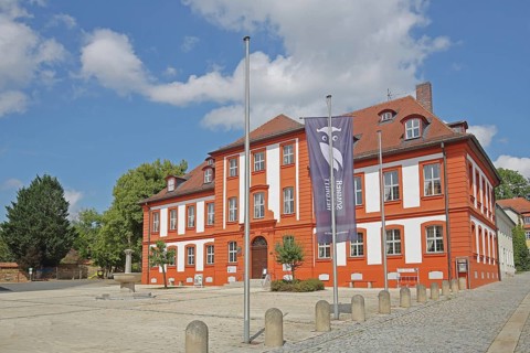 Baroque hunting lodge built in 1750, flag, Bad Rodach, Upper Franconia, Franconia, Bavaria, Germany