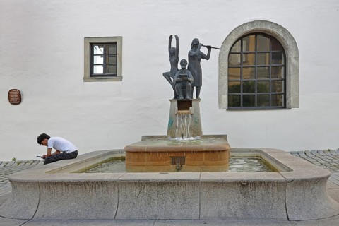 Fountain for civil servants with sculptures Modern art, book reader, flute player, fountain for
