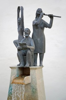 Fountain for civil servants with sculptures, book reader, flute player, modern art, bronze