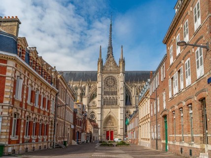 Impression of Amiens, a city and commune in northern France. It shows the Amiens Cathedral