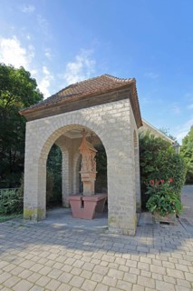 Late Gothic chapel with wayside shrine, crucifixion wayside shrine from 1460, small house, Volkach,