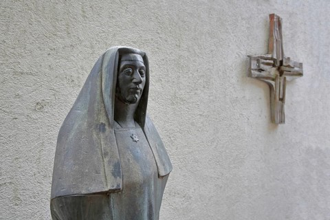 Memorial to the Jewish woman's rights activist and philosopher Edith Stein by Wilhelm Uhlig,