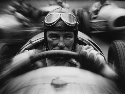 Portrait von einem Grand Prix Rennfahrer aus den 1930er Jahren in Aktion, AI generiert, AI