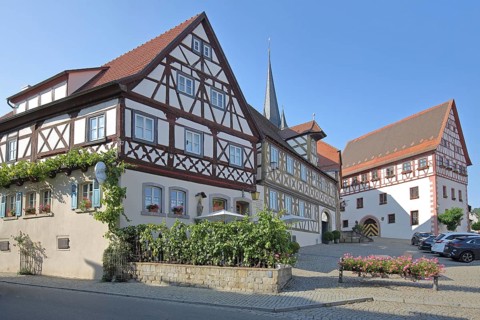 Half-timbered houses and town hall built in 1543, market square, Zeil am Main, Lower Franconia,