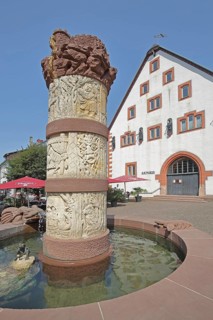 Fairytale fountain with reliefs of fairytale figures and town hall, market square, Steinau an der