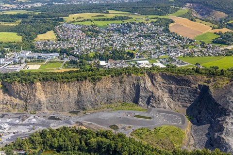 Aerial view, Heinrich Ebel GmbH quarry, Habbel plant, Habbeler Bach, residential area, Müschede