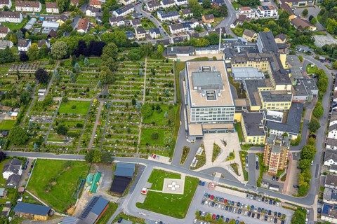 Aerial view, Alexianer Klinikum Hochsauerland - Karolinen-Hospital Hüsten, Kath. cemetery St.