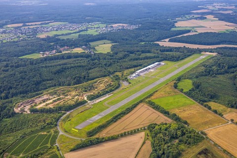 Aerial photo, Arnsberg-Menden airfield, runway and landing strip, Luftsportclub Arnsberg e.V.,