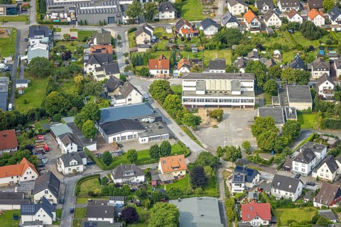Aerial view, Urbanusschule with schoolyard, Voßwinkel, Arnsberg, Ruhr area, North Rhine-Westphalia,
