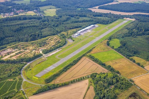 Aerial photo, Arnsberg-Menden airfield, runway and landing strip, Luftsportclub Arnsberg e.V.,