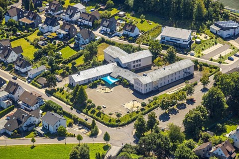 Aerial photo, primary school Gräfin-Sayn-Schule, sun protection awning on the schoolyard,