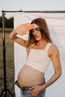 Pregnant, attractive woman, 25+