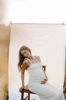 Pregnant, attractive woman, 25+