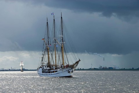 Tall ship and sail training ship Grossherzogin Elisabeth (built 1901), Elsfleth, harbour of