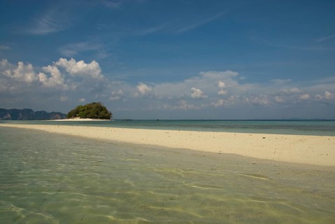 Sandbank between the Thai islands of Chicken Island and Tub Island, Chicken Island, Chicken Island,