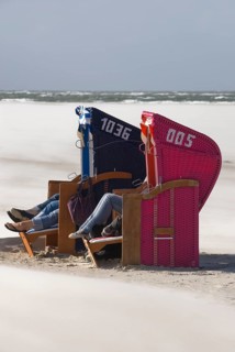Pure enjoyment of the last rays of sunshine of the year on the beach of Norddorf on the North