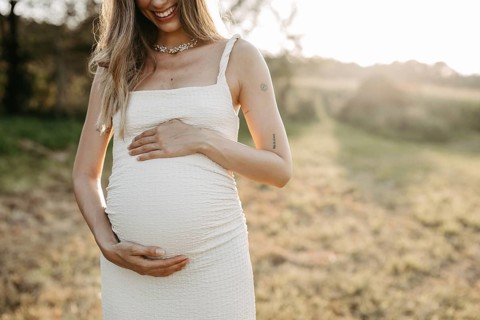 Pregnant, attractive woman, 25+