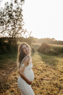 Pregnant, attractive woman, 25+