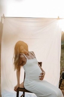 Pregnant, attractive woman, 25+
