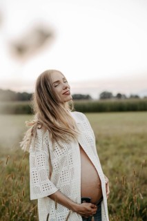 Pregnant, attractive woman, 25+
