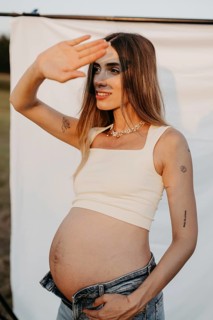 Pregnant, attractive woman, 25+