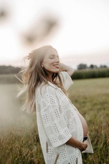 Pregnant, attractive woman, 25+