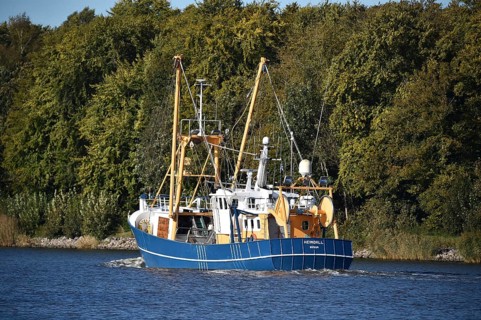 Crab cutter Heimdall in the Kiel Canal, NOK, Kielkanal, Kiel Canal, Schleswig-Holstein, Germany