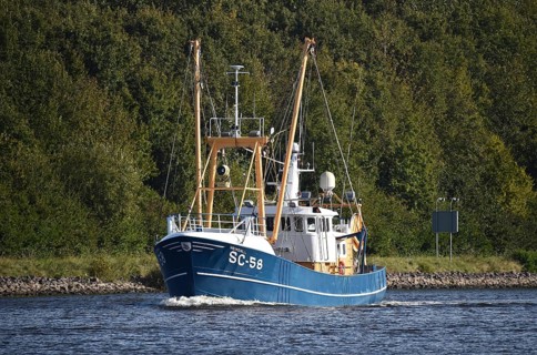 Crab cutter Heimdall in the Kiel Canal, NOK, Kielkanal, Kiel Canal, Schleswig-Holstein, Germany