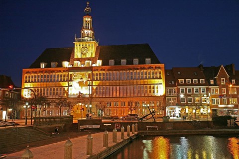 Town hall, city, Emden, illuminated, at the Ratsdelft, landmark, East Frisia, Germany