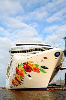 Cruise ship, Pride of Hawaii, newbuilding, Meyer shipyard, Papenburg, delivery voyage, Ems, North