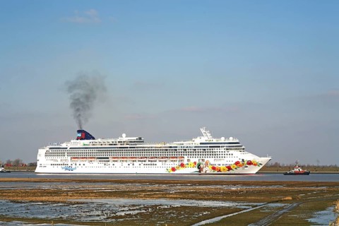 Cruise ship, Pride of Hawaii, newbuilding, Meyer shipyard, Papenburg, delivery voyage, Ems, North