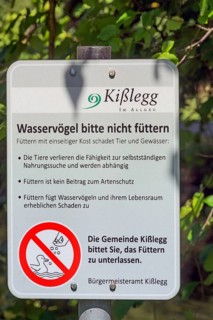 Information sign, Please do not feed waterfowl, in the castle park in Kisslegg, Allgäu,