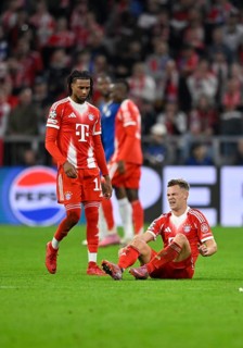 Joshua Kimmich FC Bayern Munich FCB (06) injured Injury Michael Olise FC Bayern Munich FCB (17)