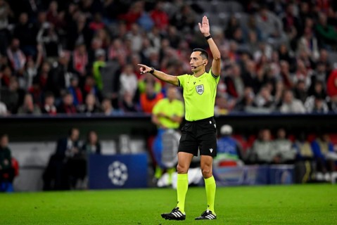 Referee Referee Jose Maria Sanchez Gesture Gesture Champions League, Allianz Arena, Munich,