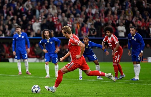Goal kick action goal chance, Harry Kane FC Bayern Munich FCB (09) on penalty, penalty kick